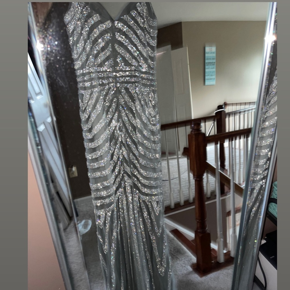 SILVER PROM DRESS - Picture 5 of 8